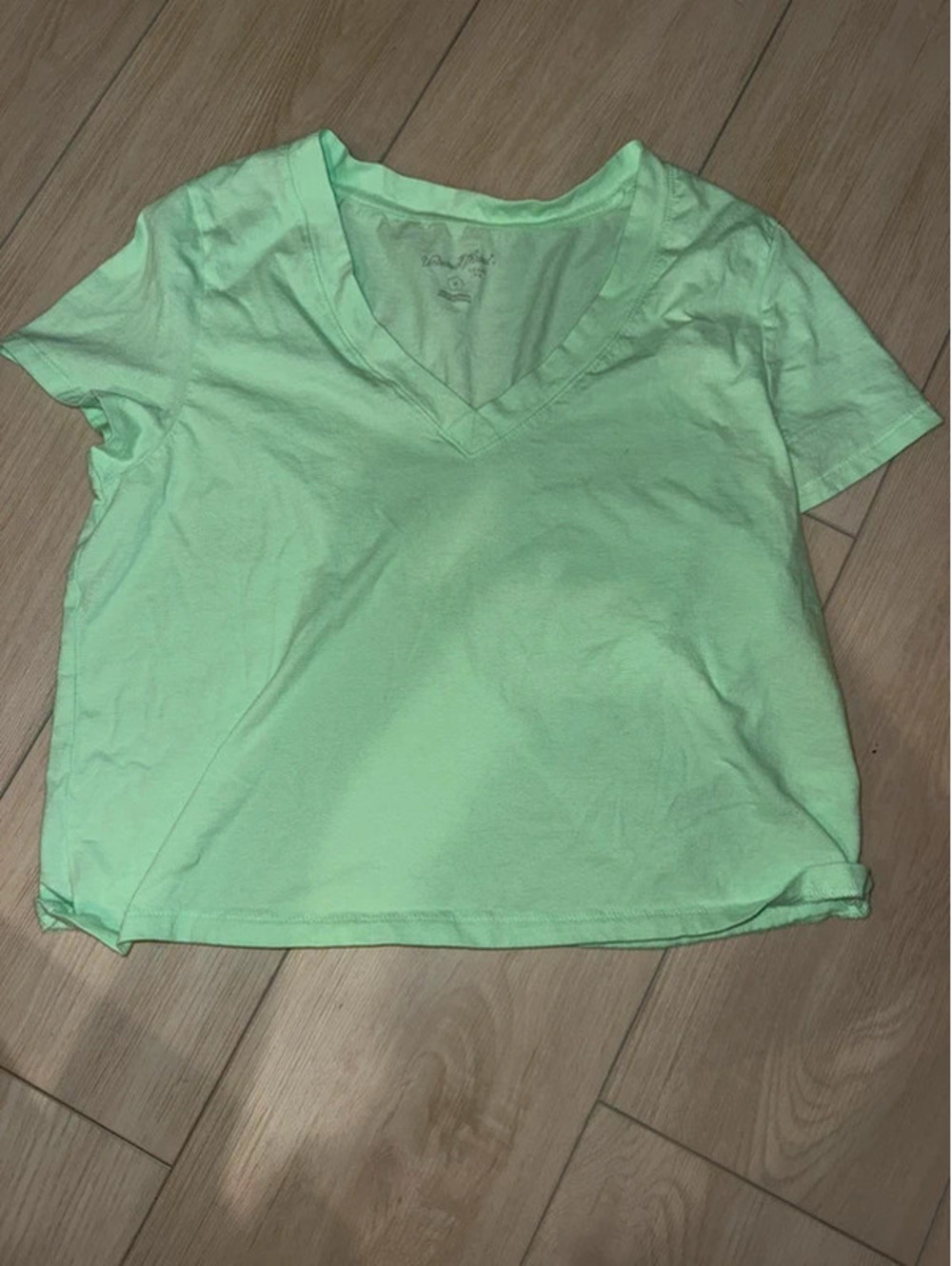 Universal Thread Neon Green Cropped V-Neck Tee Medium Basic Top